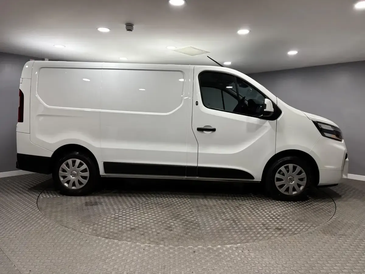 Used Nissan Primastar Acenta 110 HP (80 kW) 2023 White MPV