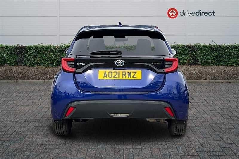 Used Toyota Yaris Hybrid Design 116 HP (85 kW) 2021 Blue Hatchback