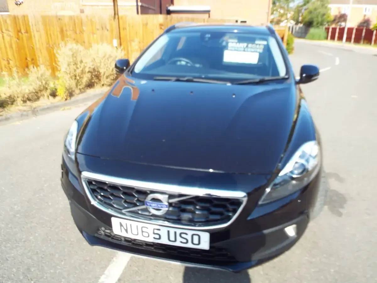 Used Volvo V40 2015 Black Hatchback