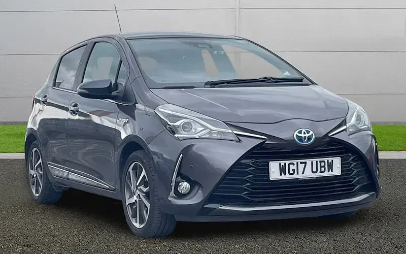 Second-hand Toyota Yaris Hybrid 101 CP (74 kW) 2020 Hatchback