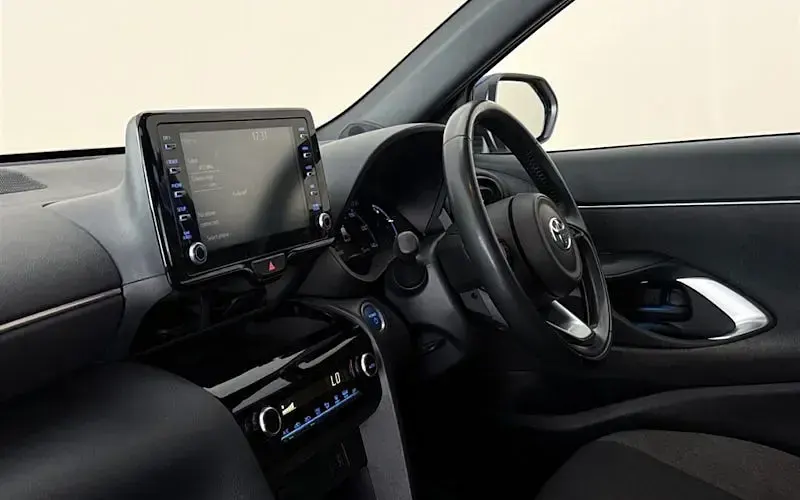 Used Toyota Yaris Hybrid Design 116 HP (85 kW) 2026 Estate