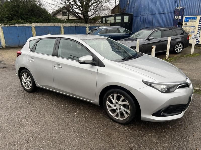 Silver Used 2015 Toyota Auris Business Edition Hatchback | £6,995 (Fair price) - Image 1/1