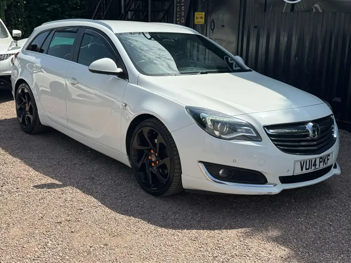 Used Vauxhall Insignia SRi 163 HP (119 kW) 2014 White Estate