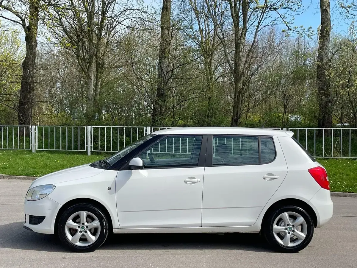 Used Skoda Fabia SE 105 HP (77 kW) 2013 White Hatchback