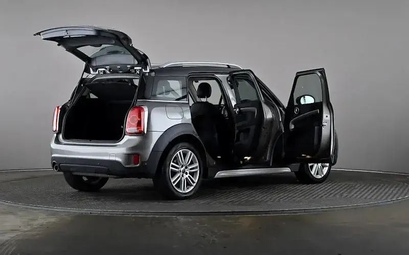 Used Mini Cooper Countryman Exclusive 136 HP (100 kW) 2019 Silver SUV