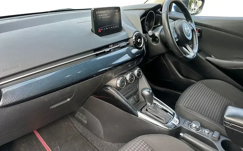Begagnad Mazda 2 90 HK (66 kW) 2018 Blå Halvkombi