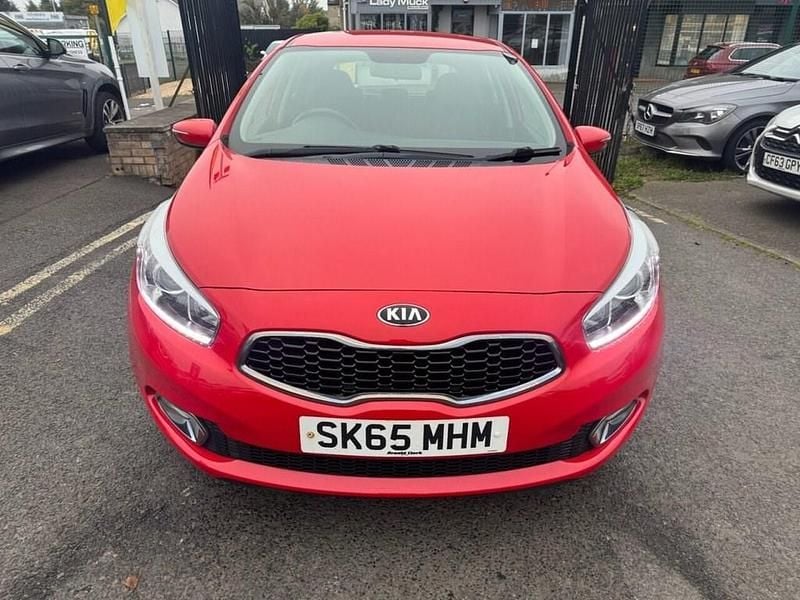 Used Kia Ceed 133 HP (97 kW) 2015 Red Hatchback