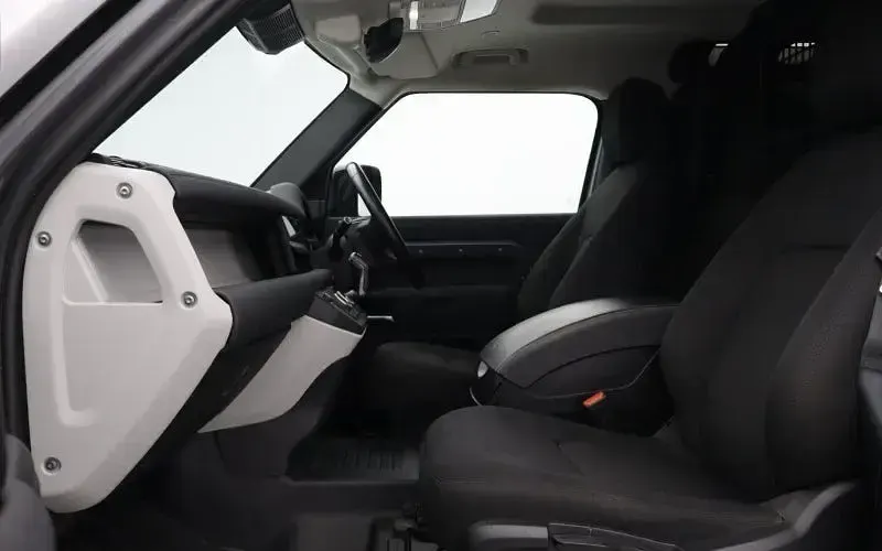 Used Land Rover Defender SE 200 HP (147 kW) 2021 SUV