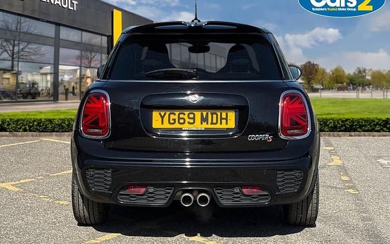 Usado Mini Cooper S Sport 192 HP (141 kW) 2020 Preto Citadino