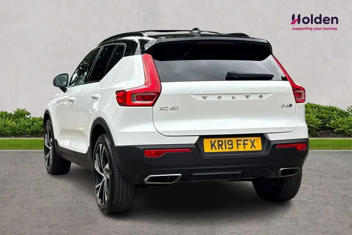 Used Volvo XC40 R-Design 188 HP (138 kW) 2019 White SUV