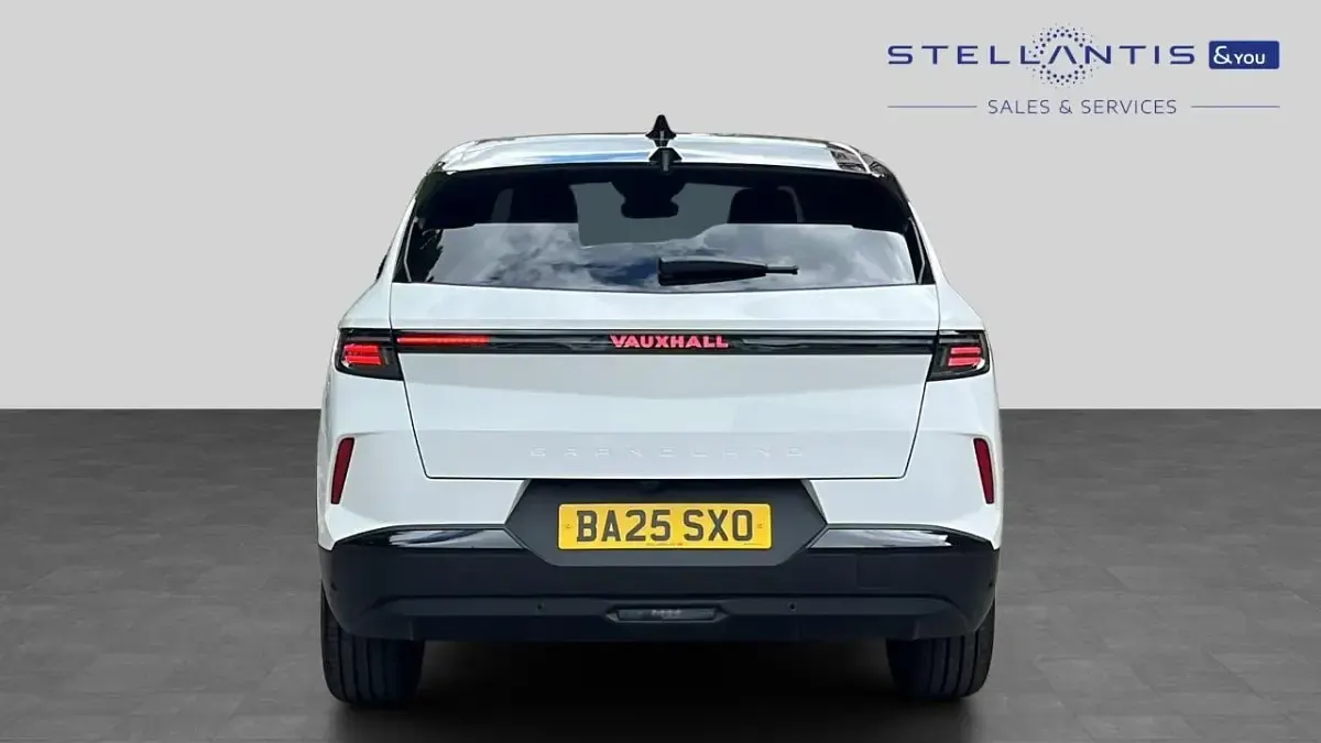 Used Vauxhall Grandland X Ultimate 143 HP (105 kW) 2025 White SUV