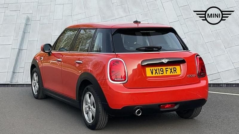Used Mini Cooper Classic 134 HP (98 kW) 2019 Orange Hatchback