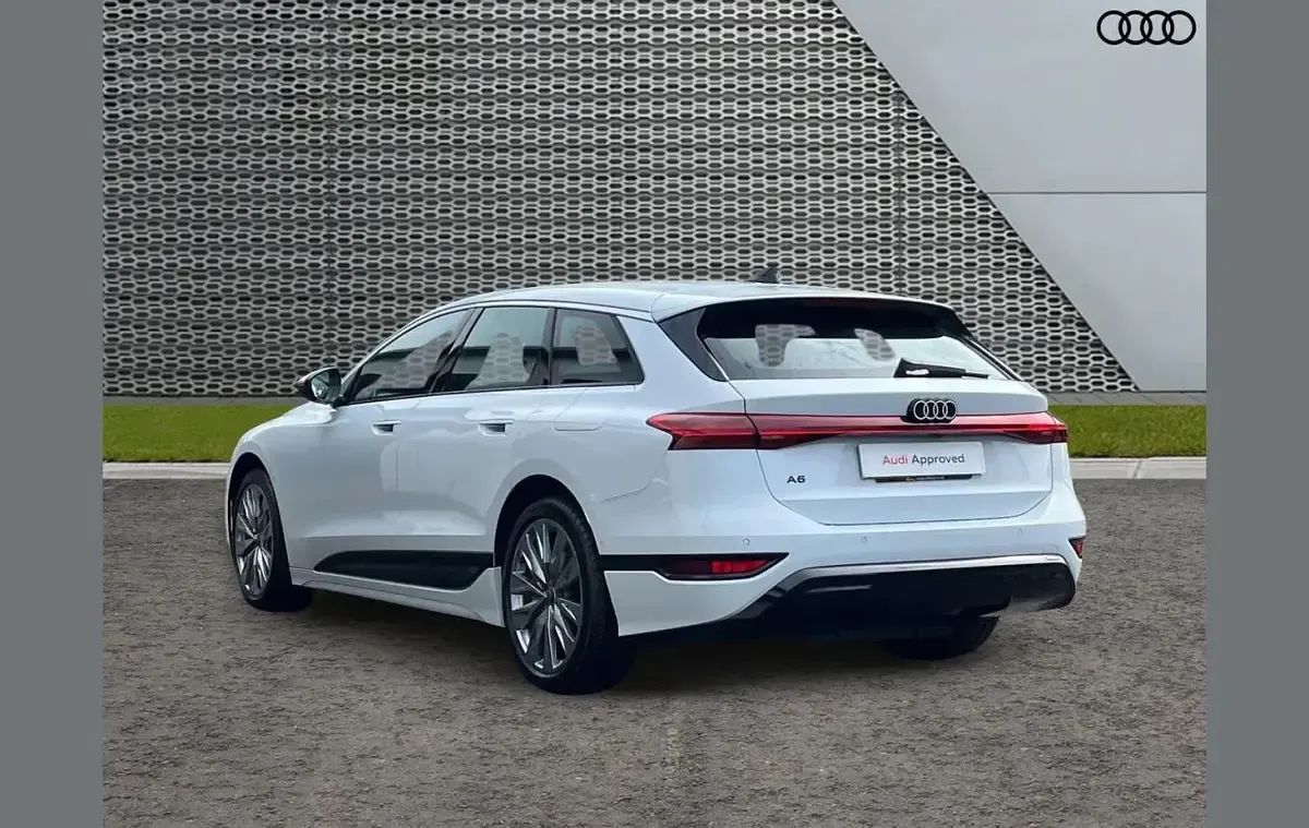 Nouă Audi e-tron Sport 269 kW (367 CP) 2025 Alb SUV