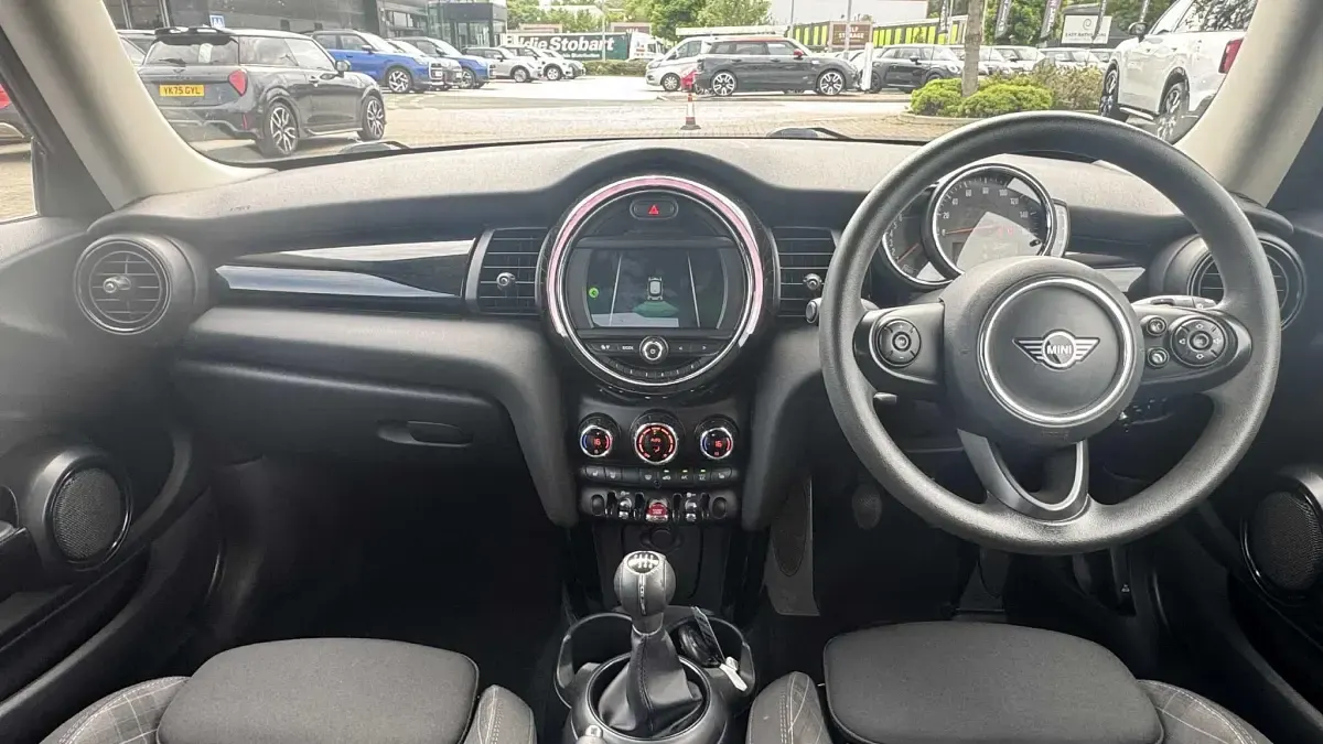 Używany Mini Cooper Classic 134 KM (98 kW) 2018 Biały Hatchback