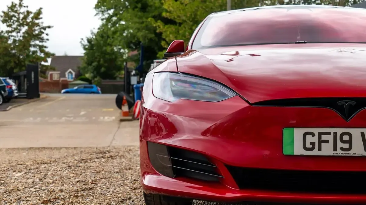 Used Tesla Model S 443 kW (603 HP) 2019 Red Hatchback