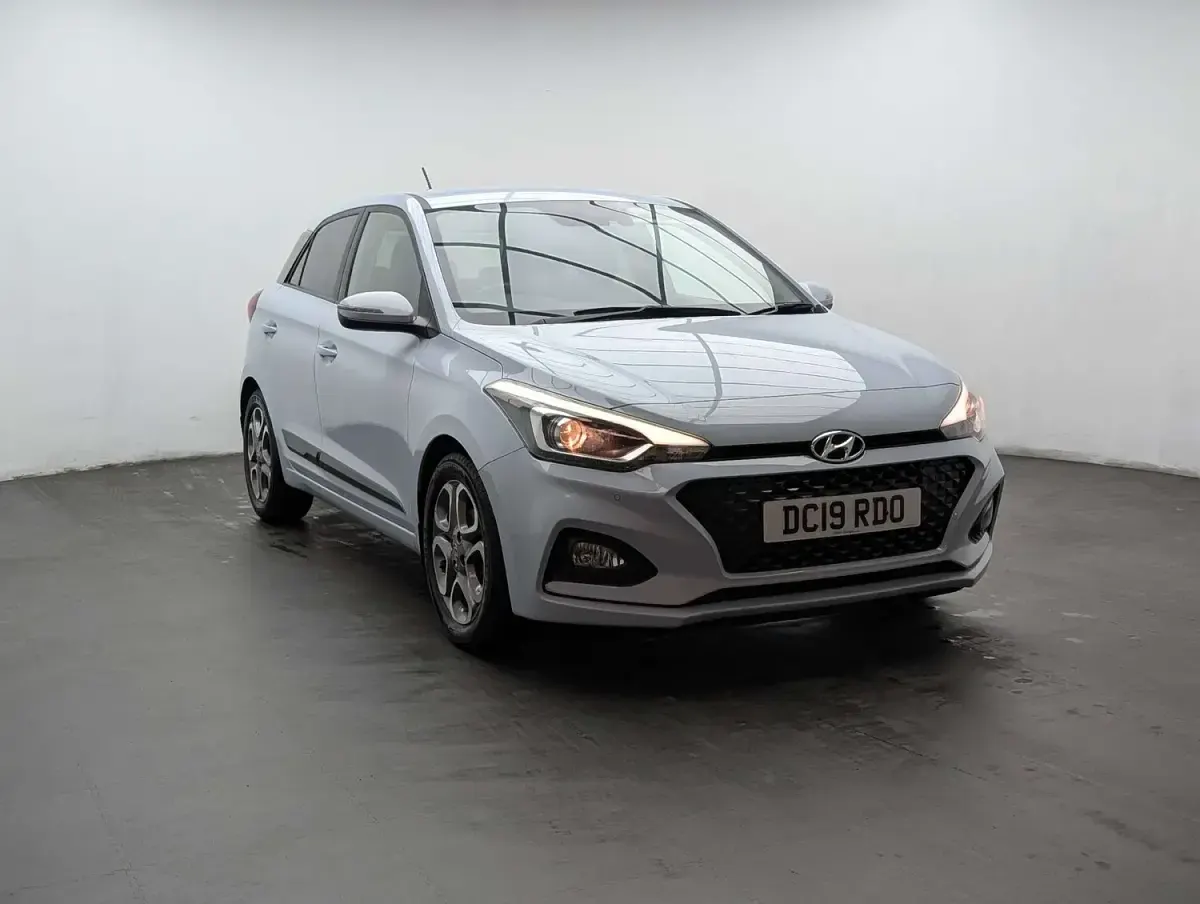 Used Hyundai i20 Premium 84 HP (61 kW) 2019 Grey Hatchback