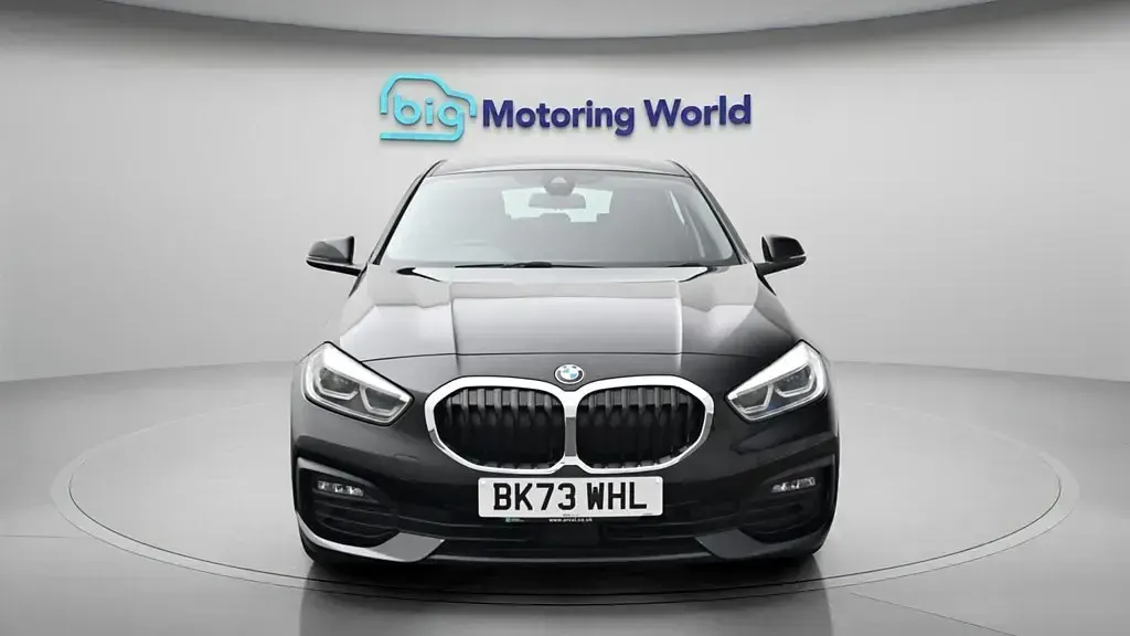 Usado BMW 118 136 CV (100 kW) 2023 Negro Utilitario