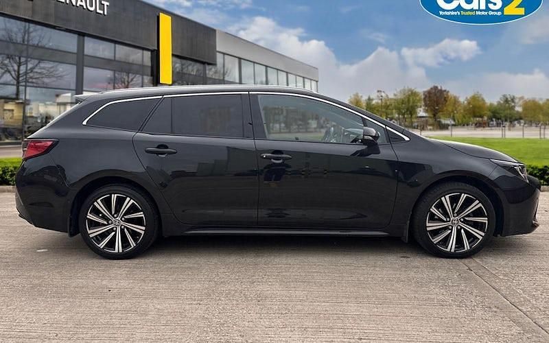 Used Toyota Corolla Design 122 HP (89 kW) 2022 Black Estate