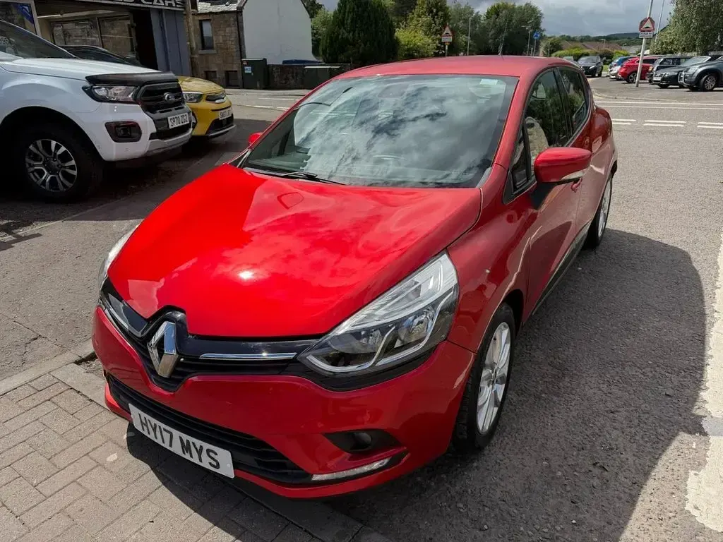 Used Renault Clio Dynamique 75 HP (55 kW) 2017 Red Hatchback