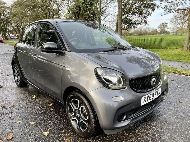 Black Used 2018 Smart ForFour Premium Hatchback | £5,895 (Fair price) - Image 1/4