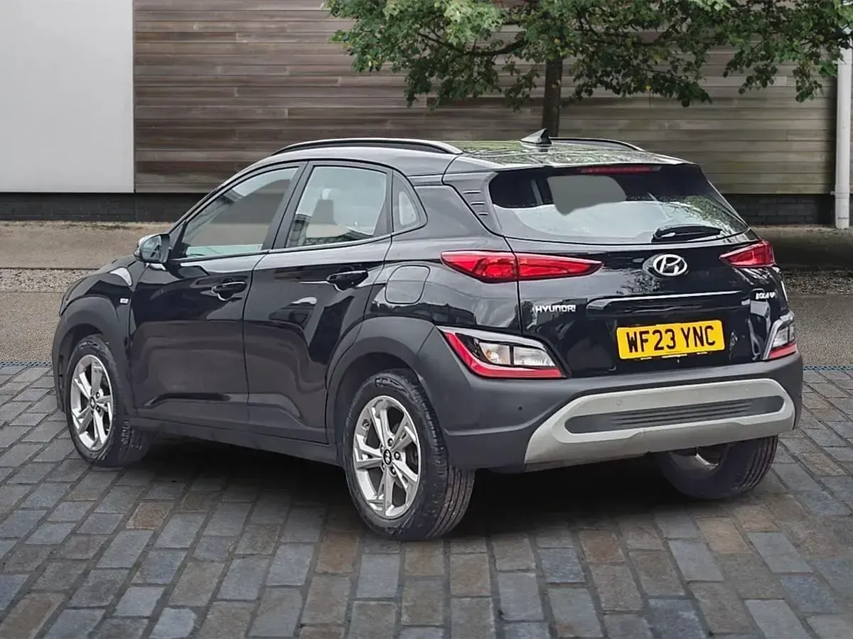 Second-hand Hyundai Kona SE 120 CP (88 kW) 2023 Negru SUV