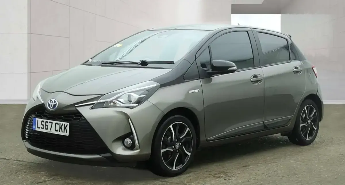 Used Toyota Yaris 100 HP (73 kW) 2017 Bronze Hatchback