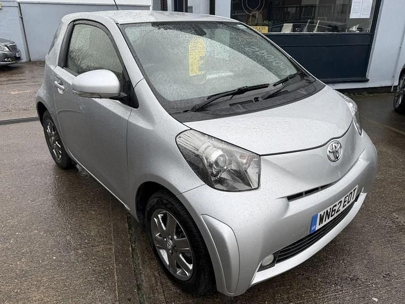 Used Toyota iQ 68 HP (50 kW) 2012 Silver Hatchback