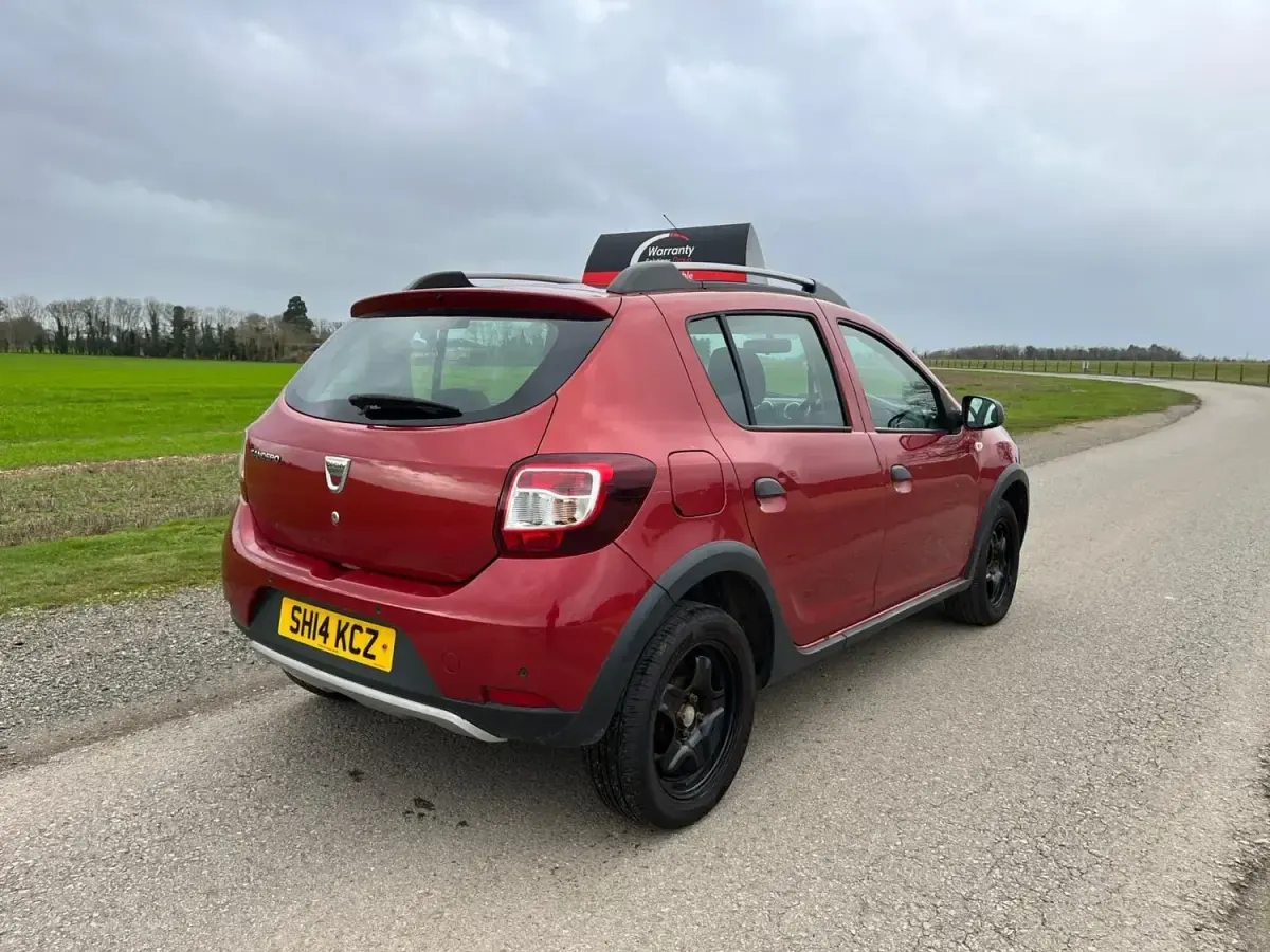 Używany Dacia Sandero Lauréate 88 KM (64 kW) 2014 Czerwony Hatchback