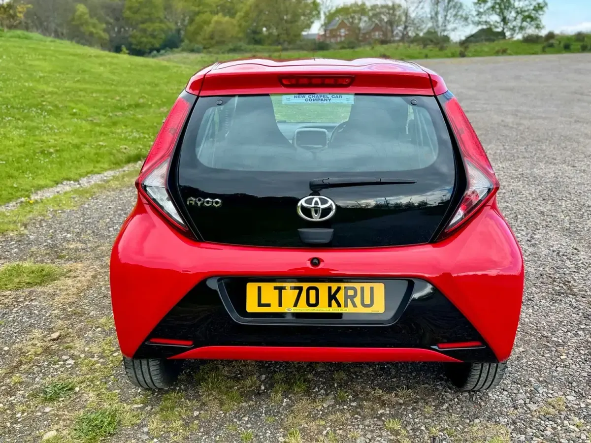 Used Toyota Aygo X-play 72 HP (52 kW) 2020 Red Hatchback