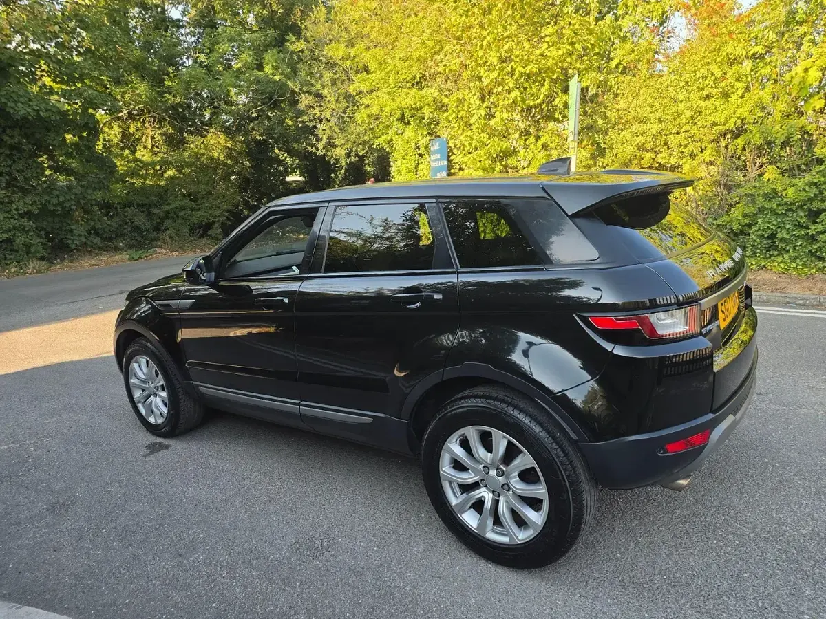 Used Land Rover Range Rover evoque SE 150 HP (110 kW) 2017 Black Estate