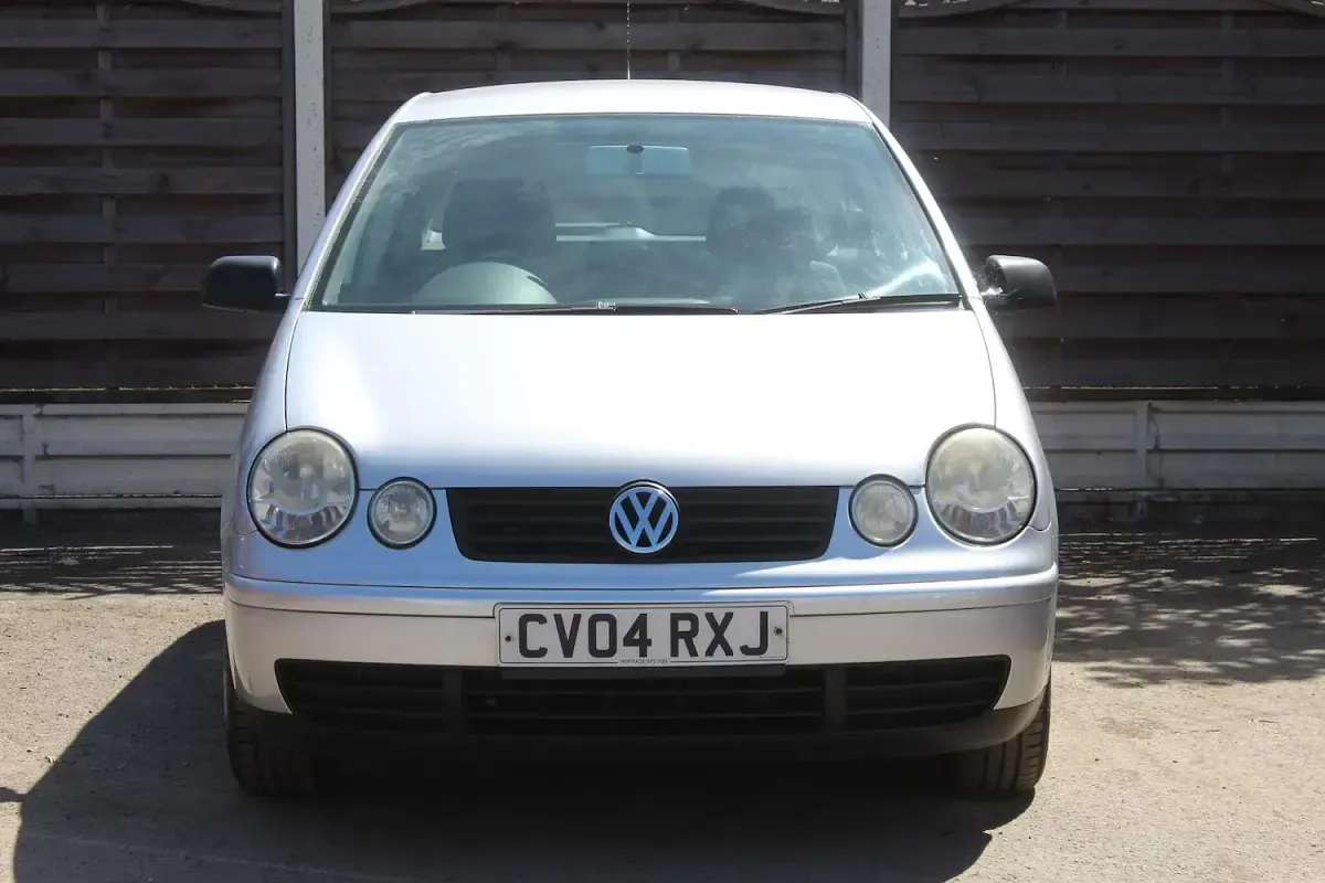 Used VW Polo 75 HP (55 kW) 2004 Silver Hatchback