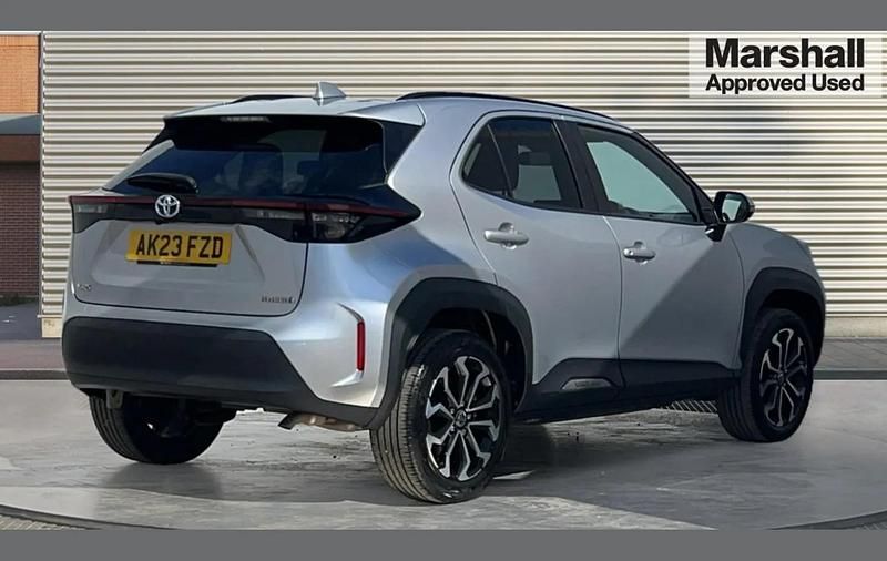 Used Toyota Yaris Cross Design 113 HP (83 kW) 2023 Silver SUV