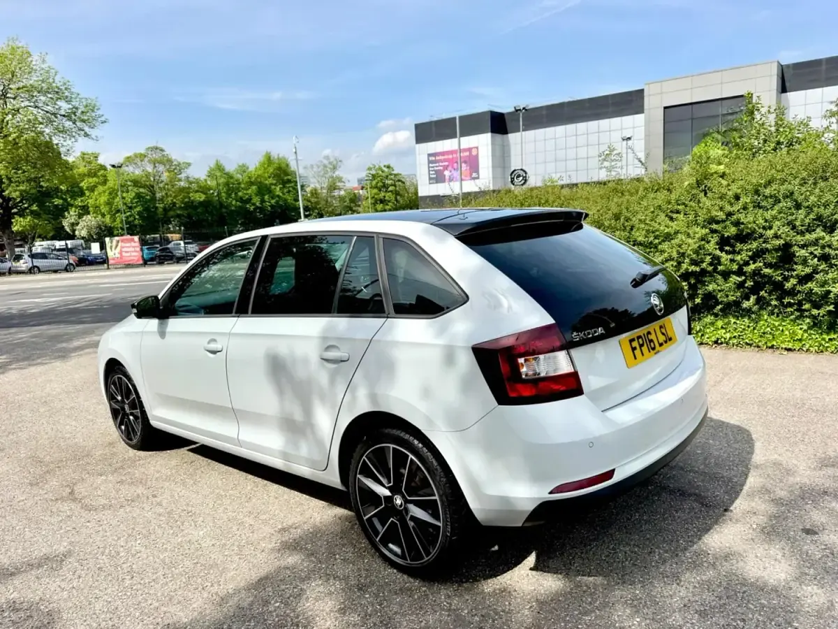 Gebraucht Skoda Rapid Sport 115 PS (84 kW) 2016 Weiß Kleinwagen