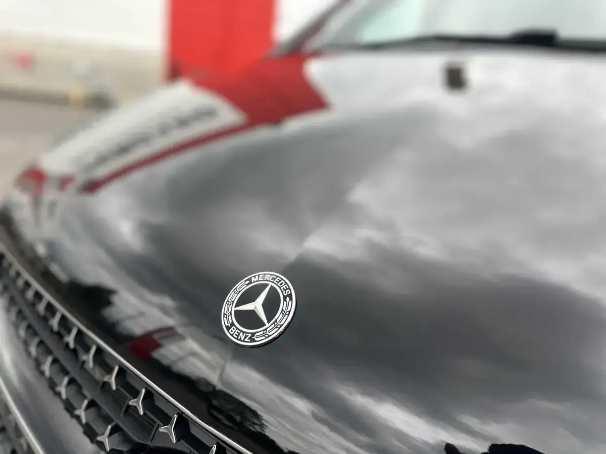 Używany Mercedes V300 Premium 2025 Czarny Minivan