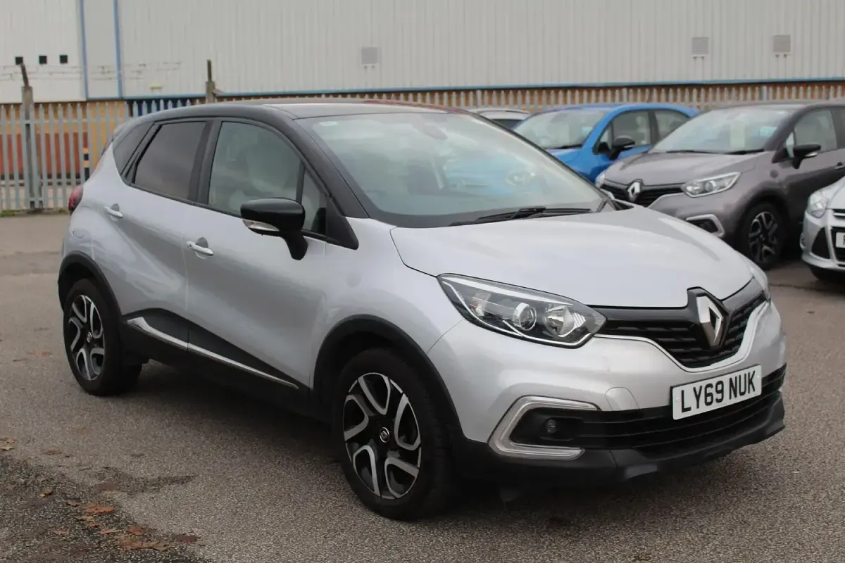 Used Renault Captur Iconic 90 HP (66 kW) 2019 Silver/black SUV