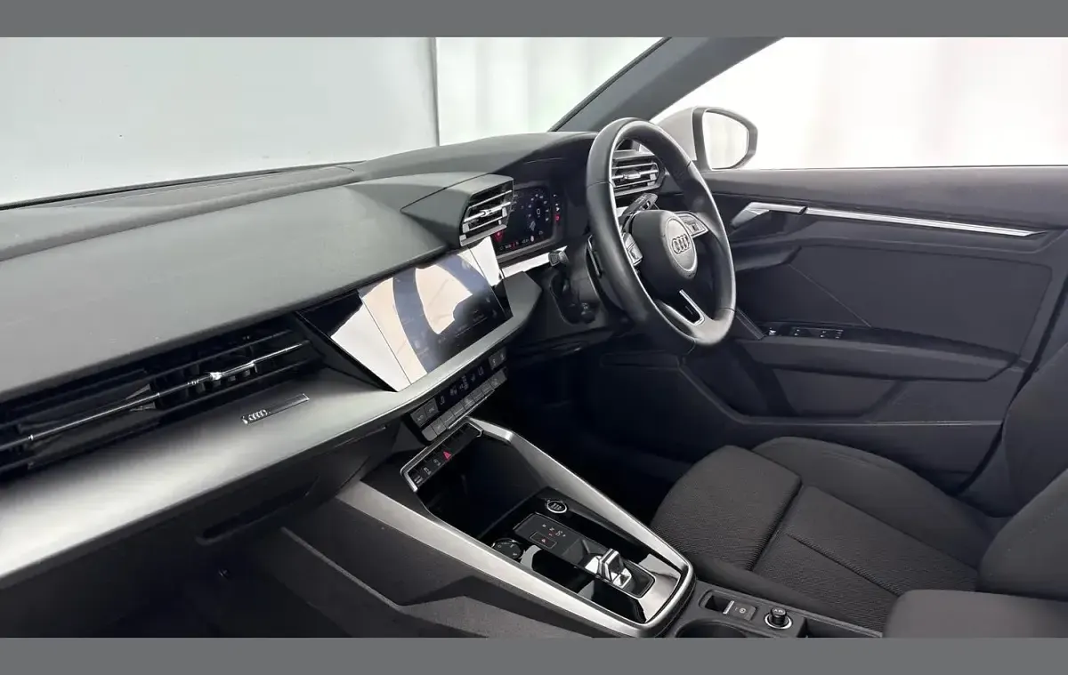 Używany Audi A3 Sport 110 KM (80 kW) 2024 Biały Hatchback