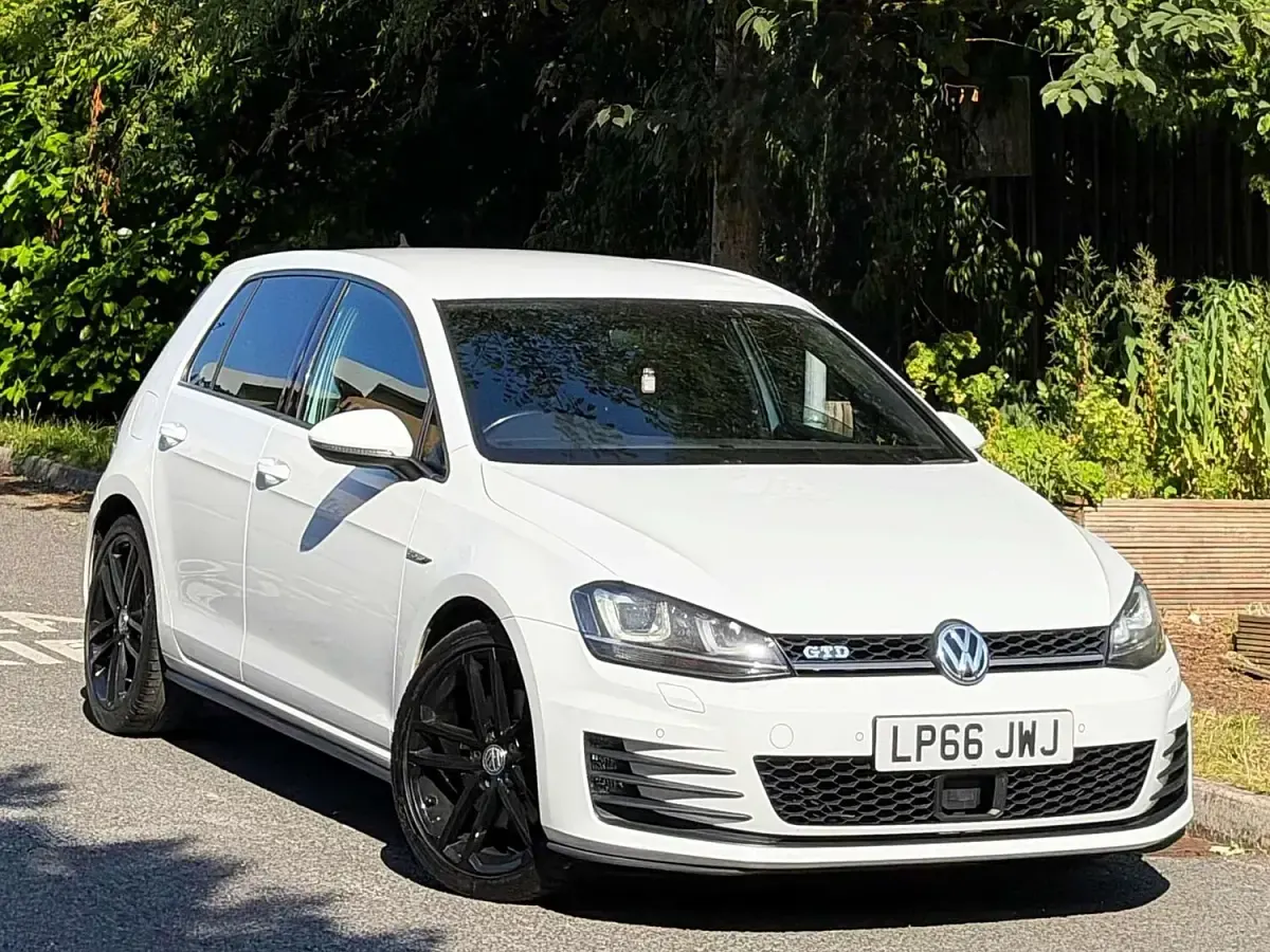 Used VW Golf VII GTD 184 HP (135 kW) 2017 White Hatchback