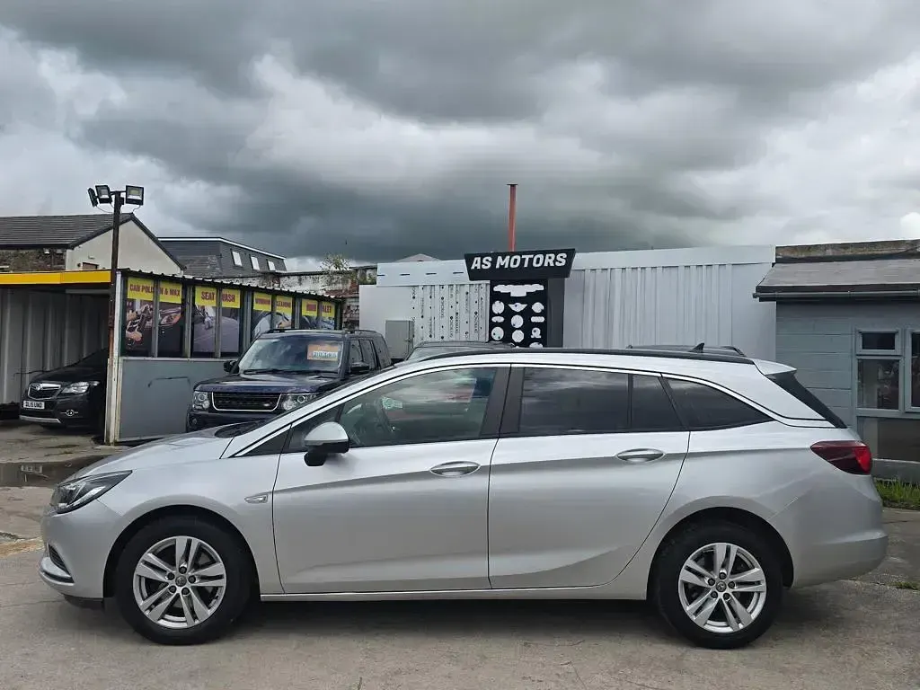 Used Vauxhall Astra S 136 HP (100 kW) 2017 Silver Estate