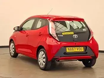 Used Toyota Aygo X-play 68 HP (50 kW) 2017 Red Hatchback