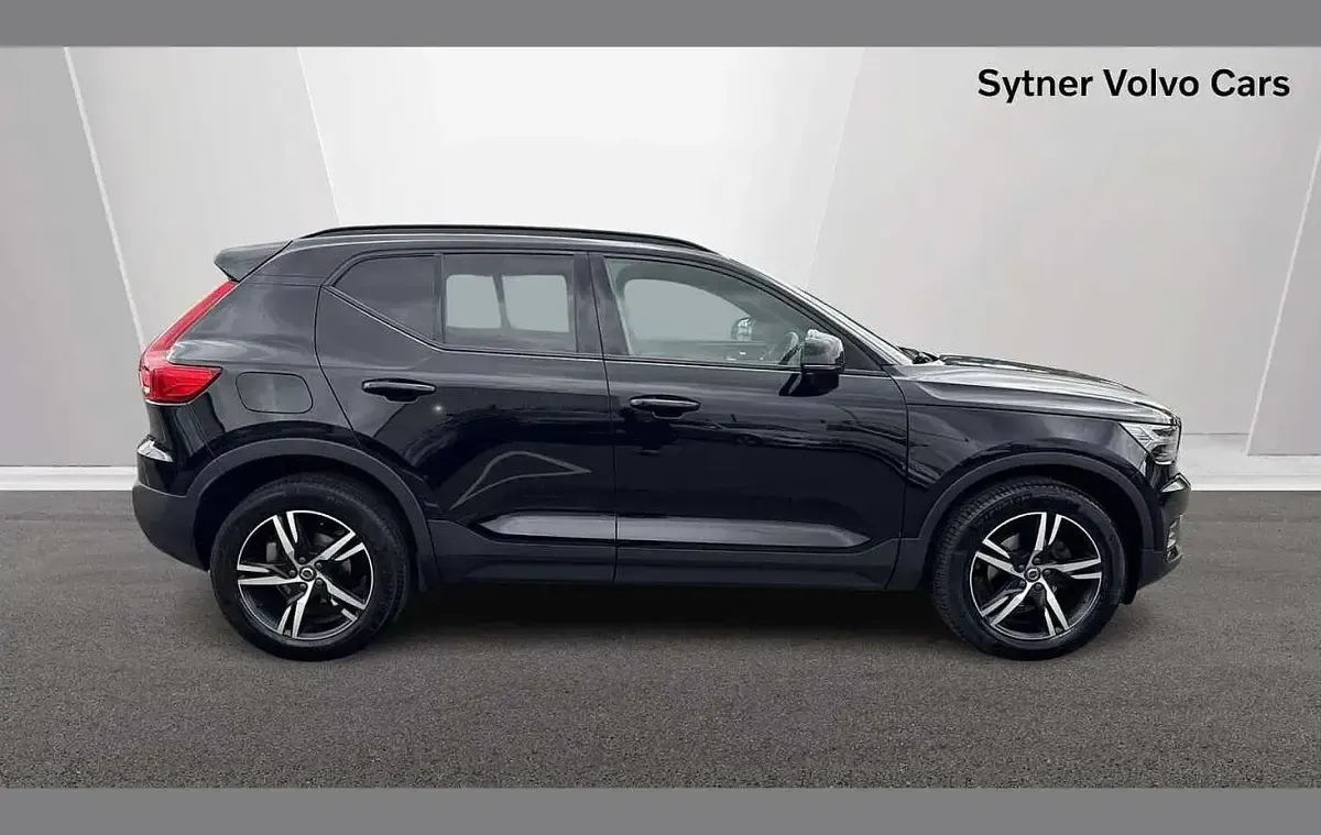 Begagnad Volvo XC40 R-Design 161 HK (118 kW) 2022 Svart SUV