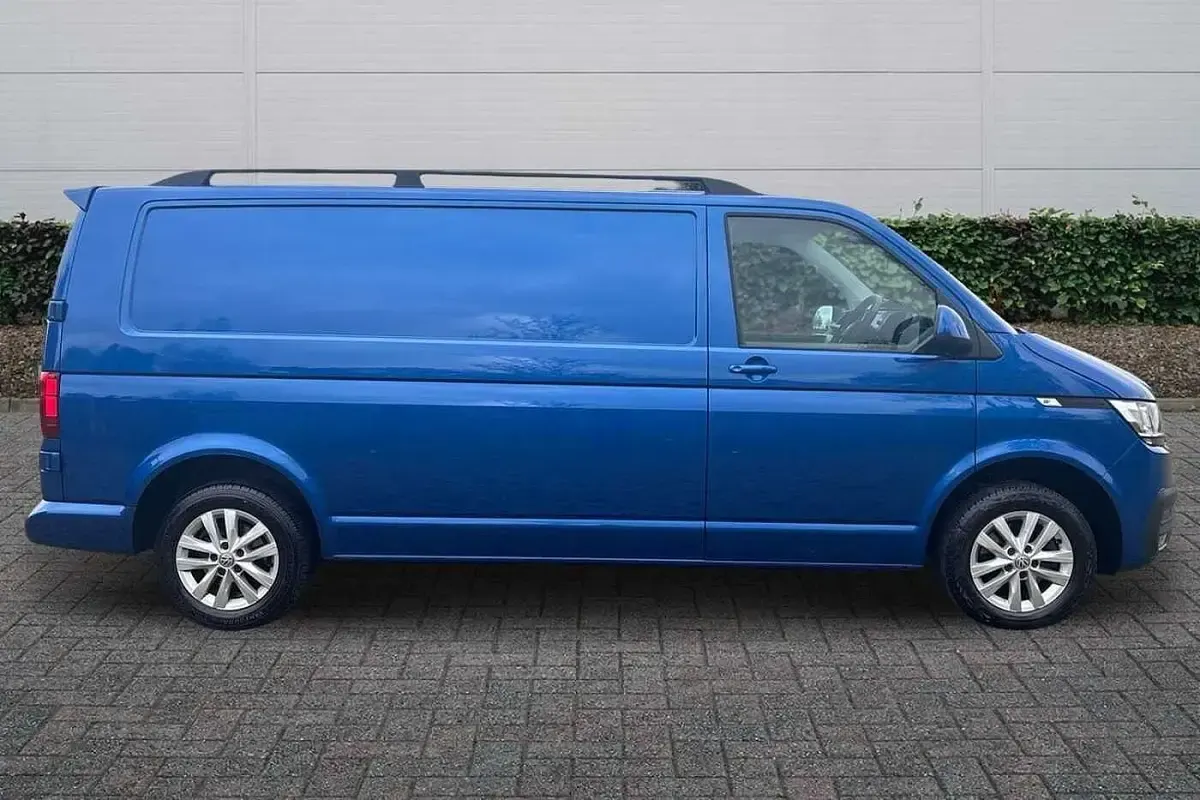 Używany VW Transporter Highline 2024 Niebieski Van