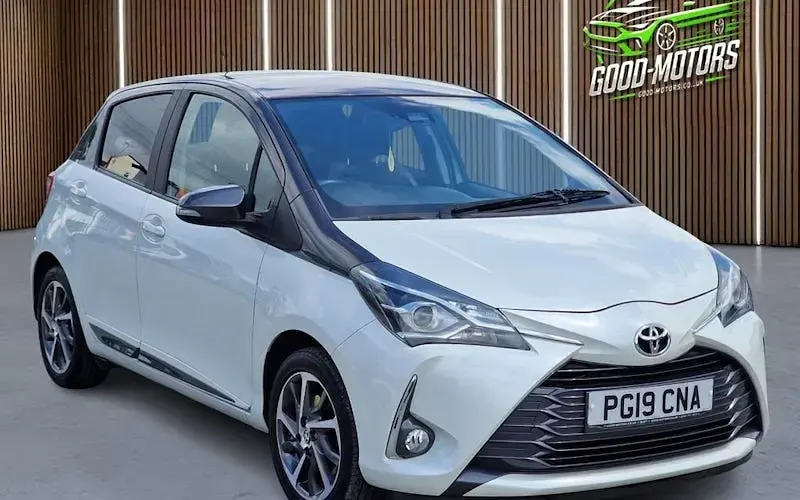 Used Toyota Yaris 111 HP (81 kW) 2019 White Hatchback
