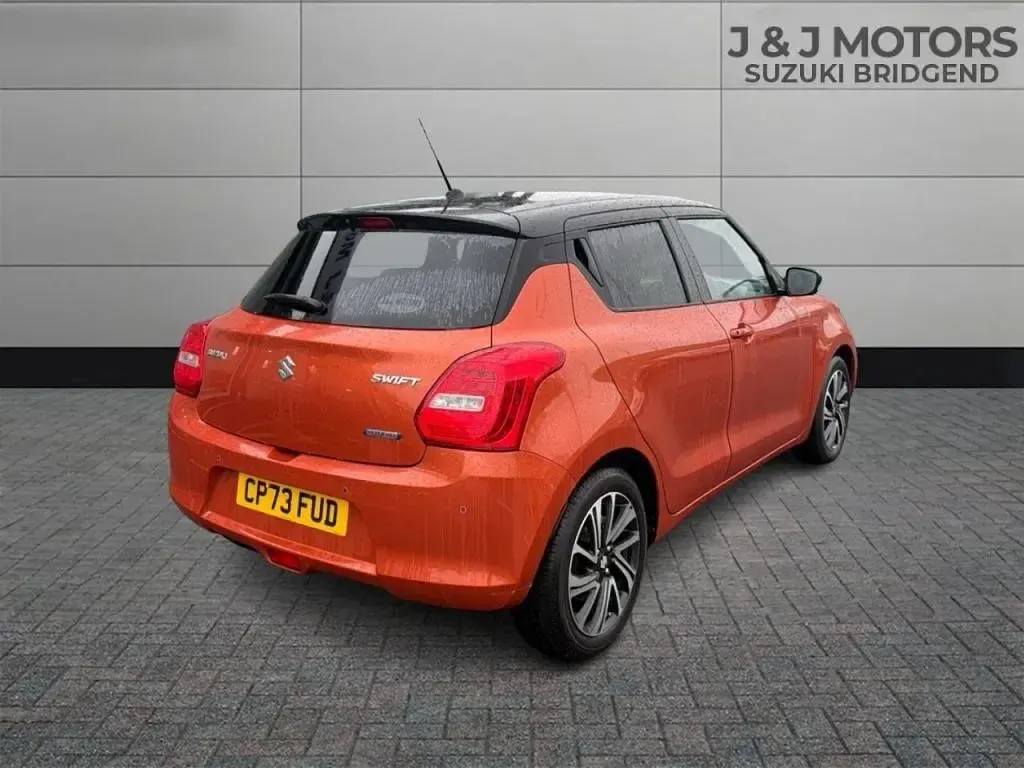Używany Suzuki Swift SZ5 83 KM (61 kW) 2023 Pomarańczowy Hatchback