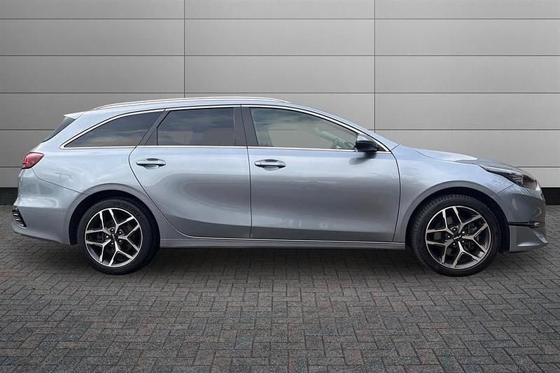 Used Kia Ceed 158 HP (116 kW) 2022 Silver Hatchback