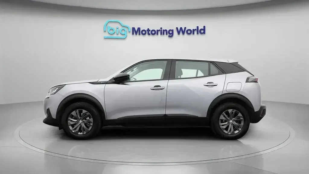 Used Peugeot e-2008 Active Premium 100 kW (136 HP) 2022 SUV