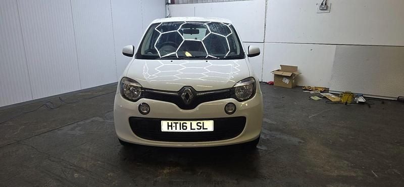 Used Renault Twingo Play 70 HP (51 kW) 2016 White Hatchback