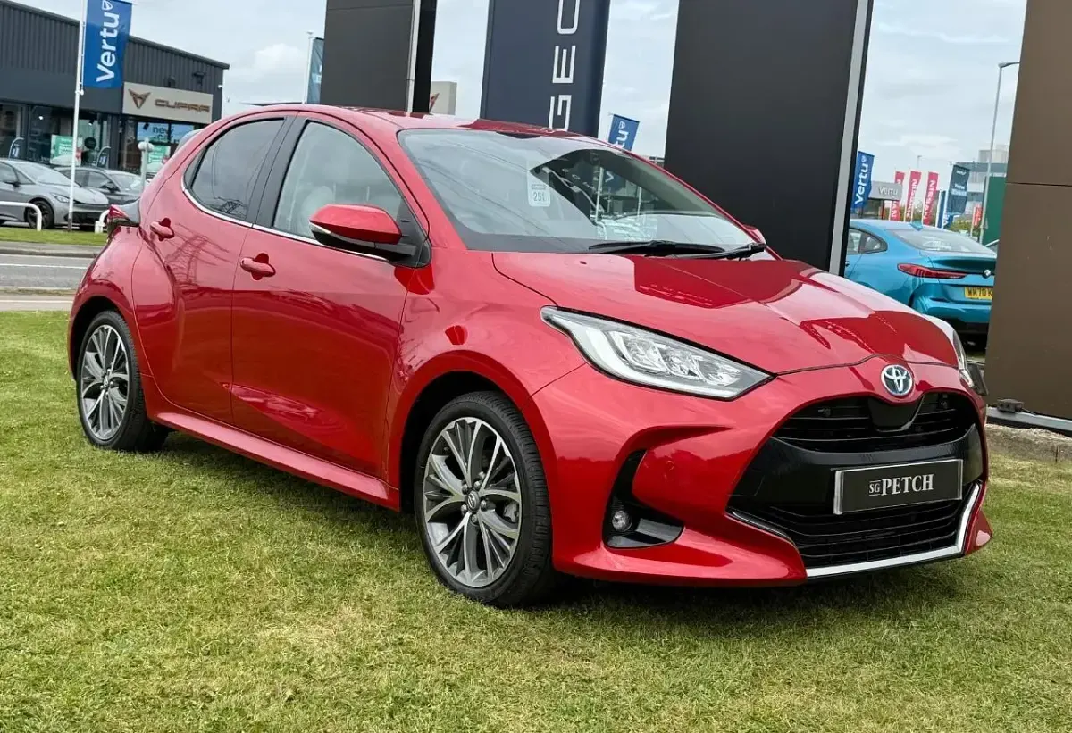 Used Toyota Yaris Hybrid 114 HP (83 kW) 2023 Red