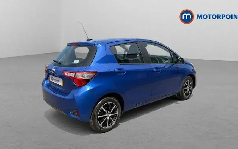 Used Toyota Yaris 111 HP (81 kW) 2019 Blue Hatchback