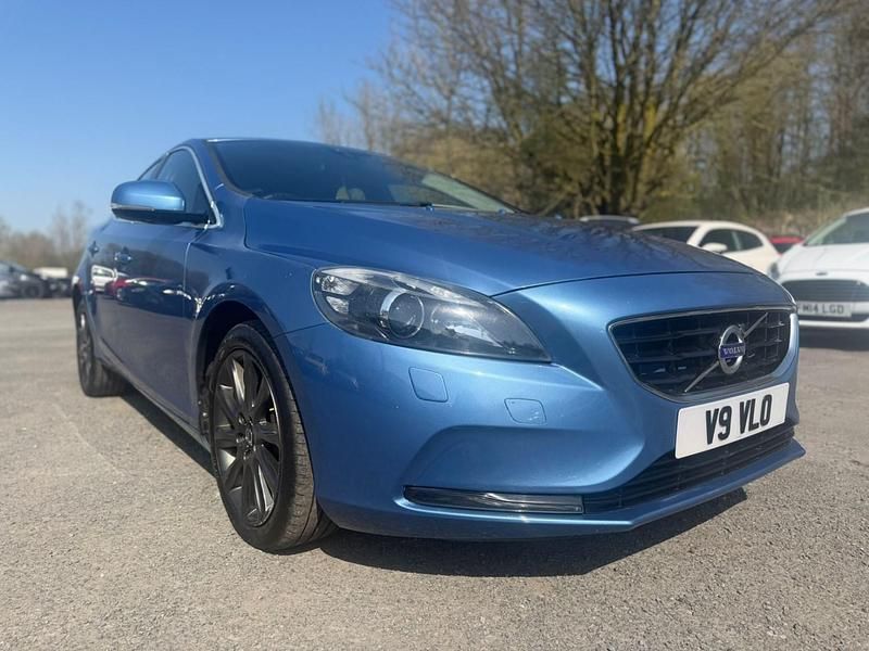 Used Volvo V40 SE Lux 2015 Blue Hatchback