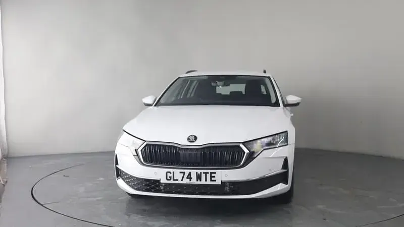 Used Skoda Octavia SE Technology 116 HP (85 kW) 2024 White Estate